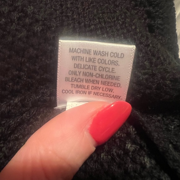 NWT Xhilaration Black Sweater Vest Medium - Picture 4 of 4